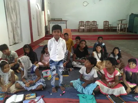 वी.बी.एस.अम्बिकापुर सरगुजा छत्तीसगढ़ अपन परिचय देहत लईका  